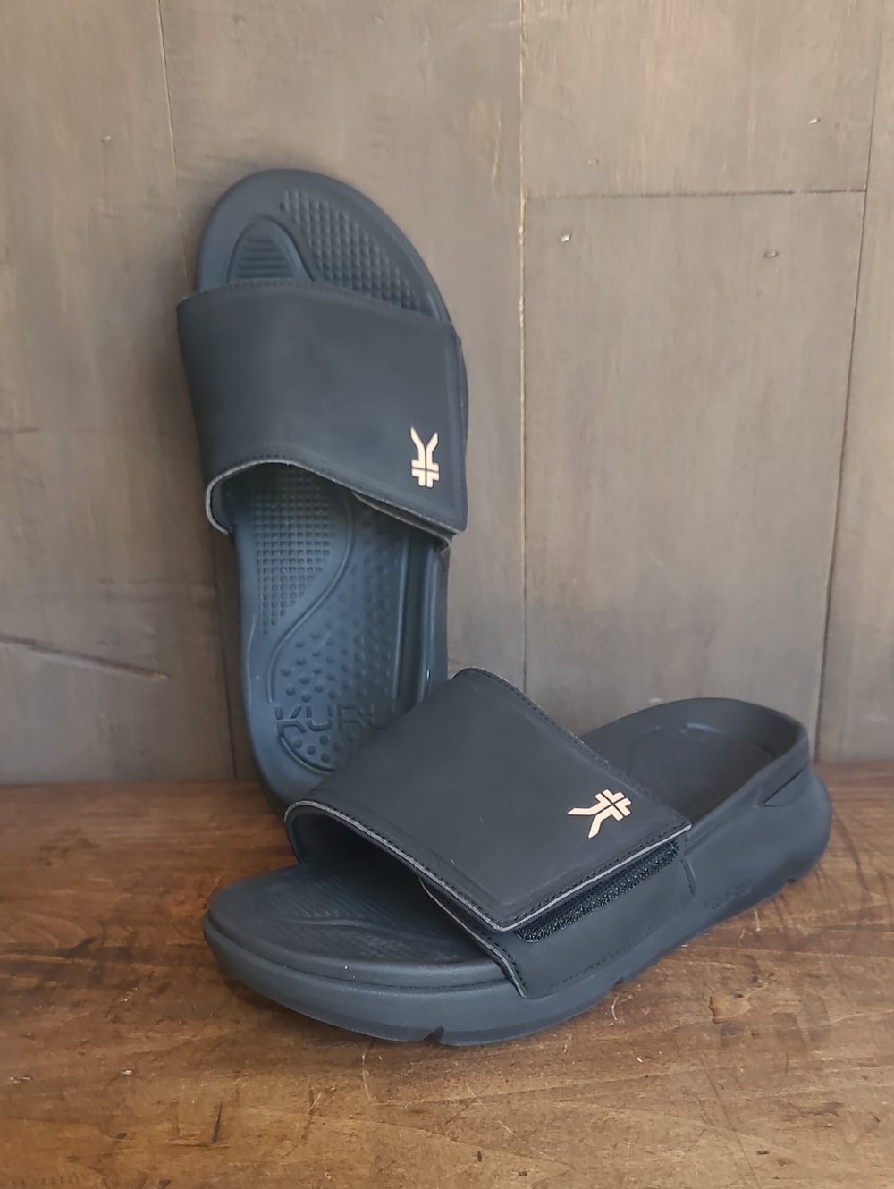 EUC KURU Moment Slides Women's sz 8 Black Supportive Premium Slide Sandal